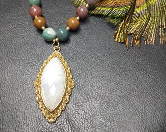 Collier Pièce Unique En Agate Indienne et Pendentif Ethnique Doré || Collier Pendentif Pierre de Lune || Collier Pierres Fines Avec Macramé