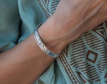 Flat Smooth Adjustable Berber Brass Cuff Bracelet || Unisex Tuareg Bracelet Engraved With Geometric Tribal Patterns || Ethnic Brass Jewelry