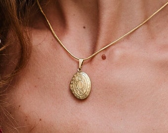 Small Ornemental Vintage Box Pendant  || Small Engraved Photo Holder Box Medallion || Small Secret Box Openable Victorian Chiseled Locket
