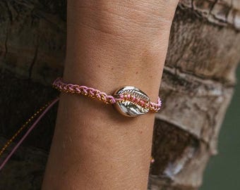 Bohemian Braided Macramé Bracelet With Shell || Adjustable Cowrie Bracelet || Colorful Friendship Bracelet || Handmade Summer Beach Bracelet