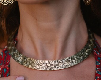Ethnic Choker Engraved With Spirals || Minimalist Collar Necklace Decorated With Geometric Patterns || Necklace Inpired By Viking Torque