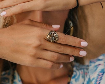 Chiseled Adjustable Medieval Poison Ring || Secret Compartment Ring Adorned With a Semi-Precious Stone