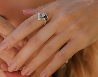 Adjustable Brass Ring: Medieval Floral Gemstone, Boho Ethnic Style