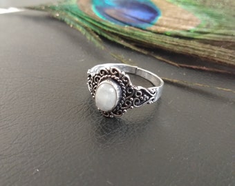 Adjustable Ring With Volute Patterns And Semi Precious Stone || Bohemian Chic Ring With Natural Stone || Ethnic Ring With Oval Stone