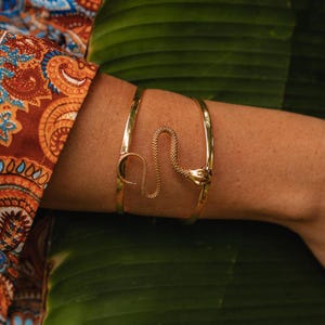 Minimaliste Serpentines Cuff Bracelet || Antique Style Golden Snake Bracelet || Gothic Mythology Brass Cuff