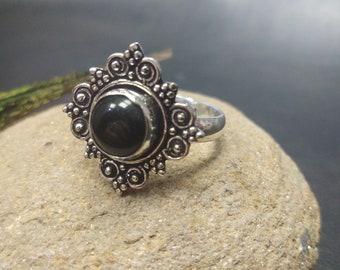 Anello regolabile in argento con pietra semipreziosa // Anello medievale regolabile in ottone con pietra preziosa // Anello da donna con pietra rotonda