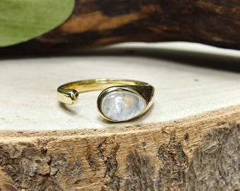 Elegante Minimalist  Adjustable Brass Open Shank Ring with Natural Teardrop Gemstone || Modern Everyday Gap Ring