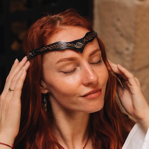 Leather Viking Gemstone Spiral Tiara ||  Celtic Headband Adorned With Semi Preciouse Stone Cabochon || Elven Forehead Jewelry