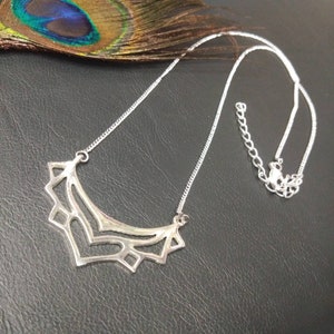 Collier Ethnique  Demi Cercle Finement Ajouré || Collier Bohème Chic || Collier Tribale || Collier Argenté