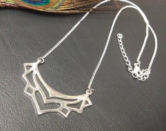 Collier Ethnique  Demi Cercle Finement Ajouré || Collier Bohème Chic || Collier Tribale || Collier Argenté