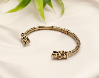 Adjustable Viking 2 Wolfs heads facing each other Brass  Bracelet || Unisex Geri And Freki Torc Bracelet || Norse Spirit Mythology Jewelry