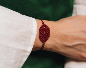 Endless Knot Macramé Bracelet || Handwoven Adjustable Bracelet || Cotton Woven Threads Bracelet || Macramé Boho Jewelry