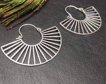 Minimalist Brass Hoop Earrings || Fan-Shaped Hoop Earrings || Bohemian Chic Hoop Earrings || Geometric Hoop Earrings || Women's Earrings