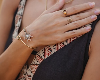 Adjustable Bracelet with Moonstone || Adjustable Ethnic Bracelet with Fine White Stone || Bohemian Chic Half Open Bangle