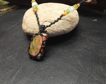 Collier en Macramé avec Pendentif en Unakite et Perles de Péridot, Cornaline et Jade || Collier Pièce Unique