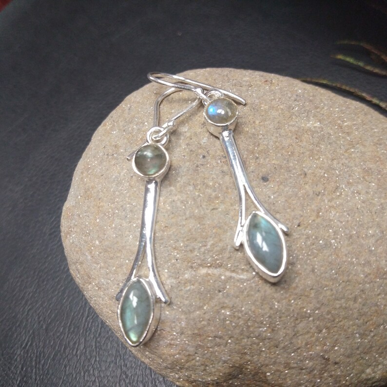 Boucles D'Oreilles Pendantes Argentées Avec Labradorite // Boucles D'Oreilles Pierres Fines Grises // Boucles D'Oreilles Minimaliste imagen 8