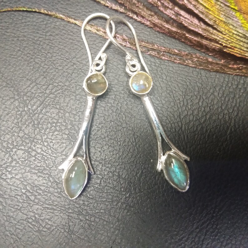 Boucles D'Oreilles Pendantes Argentées Avec Labradorite // Boucles D'Oreilles Pierres Fines Grises // Boucles D'Oreilles Minimaliste imagen 4