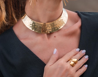 Hammered Brass Choker Necklace | Nomad-inspired Torque Necklace | Tribal Boho Neckpiece | Minimalist Collar Necklace