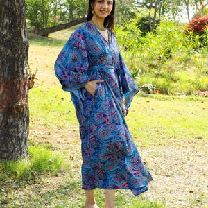 Boho Blue Kimono || Colorido Fluido Paisley Estampa Longa Lounge Wear Vest || Tamanho Único Rosa Poliéster Roupão