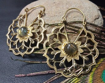 Boucles d'Oreilles Mandala avec Labradorite || Boucles d'Oreilles Boho Ornementale Rosace || Créoles Fleur Ethniques Avec Pierres Naturelles