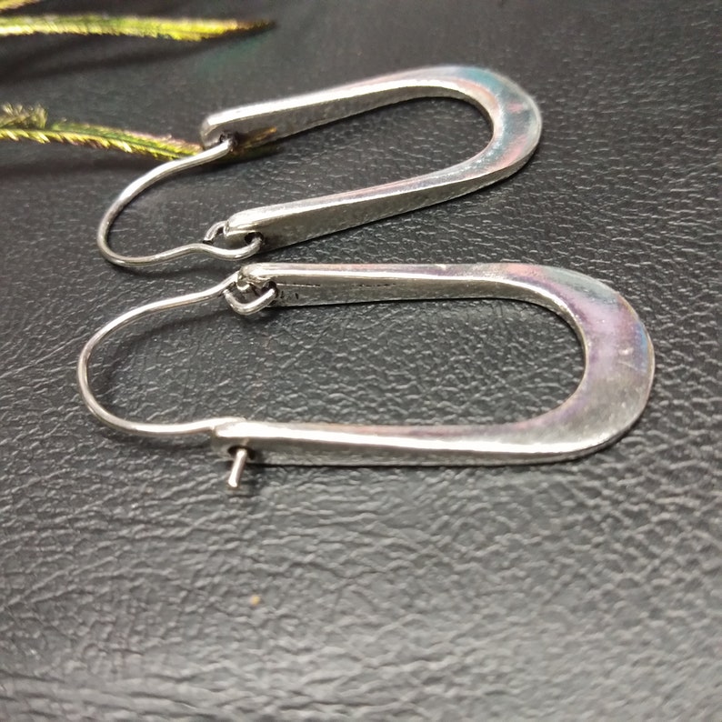 Women's Sleek Hoop Earrings