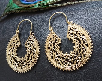 Elegant Oriental Brass Hoop Earrings with Intricate Openwork Design || Stylish Bohemian Ethnic Decorated Earrings