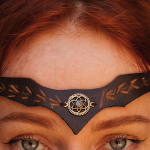 Leather Viking Gemstone Tiara  Adorn With Spiritual Sign, Celtic Headband Adorned With Semi Preciouse Stone Cabochon, Elven Forehead Jewelry