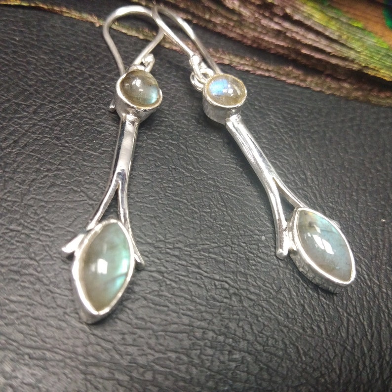 Boucles D'Oreilles Pendantes Argentées Avec Labradorite // Boucles D'Oreilles Pierres Fines Grises // Boucles D'Oreilles Minimaliste imagen 5