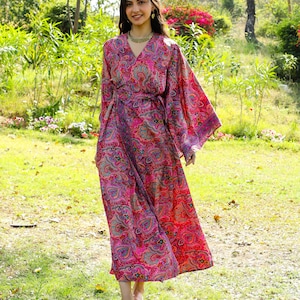 Kimono Boho Magenta || Colete Longo Colorido Estampa Paisley Fluida Lounge Wear || Roupão de Poliéster Rosa Tamanho Único