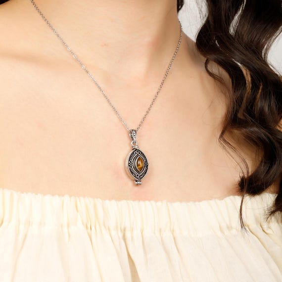 ボヘミアン風真鍮ボックスペンダント：天然石のお守り、開閉可能な