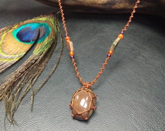 Collier en Macramé con Pendentif en Jaspe et Perles de Grenat, Cornaline et Unakite // Collier Pièce Unique