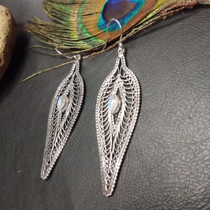 Boucles D&#39;Oreilles Pendantes Argentées avec Pierre Semi Précieuses || Boucles D&#39;Oreilles Filigranées avec Pierre Fine