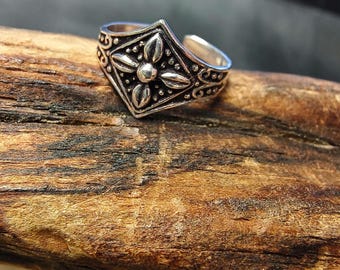 Bohemian Adjustable Brass Phalanx Ring || Ethnic  Delicate Fingers Ring || Embossed Floral Pattern Decorated Toe Ring || Ethnic Jewelry