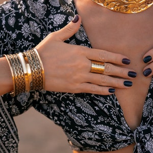 Gehämmertes Messing Breitbandring | Einstellbar Boho Style