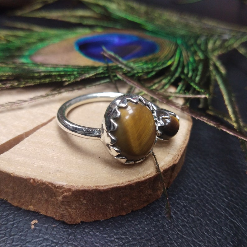 Minimaliste Adjustable Brass Ring with Gemstones