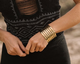 Gold Brass Minimalist Bracelet || Gold Handcrafted Cuff || Hammered Adjustable Bracelet || Bracelet Woman