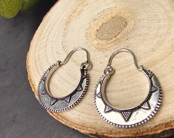Small Bohemian Hoop Earrings Adorned With Ethnic Triangle Patterns || Mini Tribal Tuareg Brass Hoops