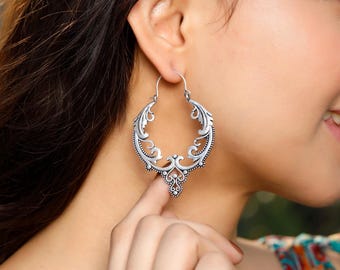 Baroque Brass Hoop Earrings || Ethnic Hoop Earrings Decorated With Arabesques || Ornamental  Creoles Earrings