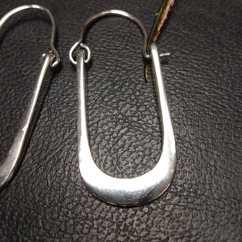 Women's Sleek Hoop Earrings