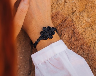 Endless Knot Macramé Bracelet || Handwoven Adjustable Bracelet || Cotton Woven Threads Bracelet || Macramé Boho Jewelry