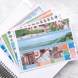 Englisches Dorf Monatliches Kit | Travel Monthly Sticker Kit zur Verwendung mit vertikalen Planern, Standard Vertikales Monthly Spread Kit, ECLP
