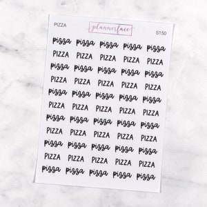 Może przedstawiać: Biała arkusz naklejek ze słowem "PIZZA" u góry po lewej stronie i tekstem "plannerface" w różowym polu. Arkusz jest pokryty słowami "pizza" i "PIZZA" w powtarzającym się wzorze. Arkusz naklejek ma numer "S150" w prawym górnym rogu.