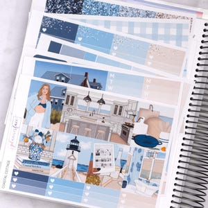 Kit di adesivi settimanali Coastal Cottage per la pianificazione verticale (7x9, B6 A5) / 7+ pagine di adesivi funzionali e decorativi per planner, per conservare i ricordi