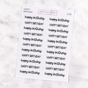 Könnte beinhalten: Eine Blatt Planer-Aufkleber mit dem Text "happy birthday", der in verschiedenen Größen und Stilen wiederholt wird. Der Text "plannerface" und "S145" ist ebenfalls auf dem Blatt zu sehen.