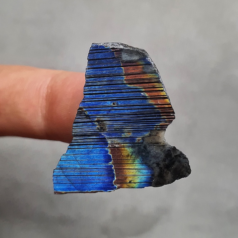 24,9*23 mm Multicolor Natural Very Rare cabochon 1,89 g. Labradorite Finnish Spectrolite My Video Insta FreakenFru Ylamaa Finland gem