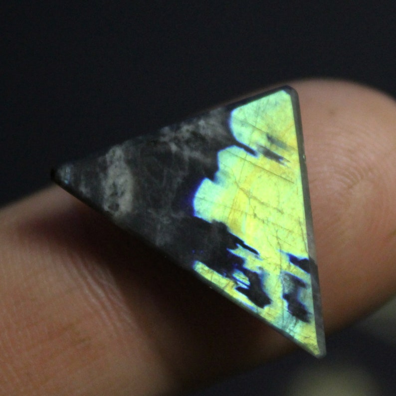 Top quality Handmade Very Rare gemstone Spectrolite cabochon Ylamaa Finland 23,6\u044519,6\u044518,6x3,7 mm Finnish Multicolor Natural Spectrolite