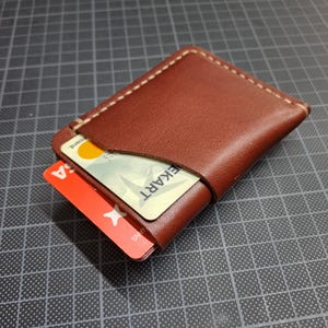 Porta-cartões fino e minimalista, couro integral de alta qualidade, curtimento vegetal, feito à mão e costurado à mão, carteira com bolso frontal. MG8140