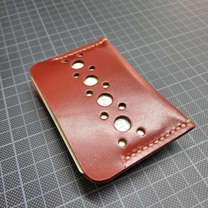 Porta-cartões fino e minimalista, couro integral de alta qualidade, curtimento vegetal, feito à mão e costurado à mão, carteira com bolso frontal. MG8137