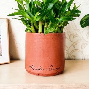 Personalisierter Terra Cotta Planter: Handgefertigte individuelle gemütliche Accessoires, Muttertagsgeschenk für Sie, Frühlingsdekor für Oma