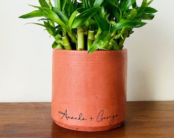 Uw namen op Terra Cotta Pot, gepersonaliseerde plantenbak, aangepaste terracotta plantenbak, handgemaakt cadeau, woondecoratie, cadeau voor haar, Moederdagcadeau